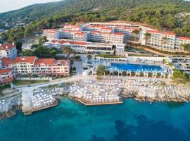 彭塔酒店，位于大洛希尼的带停车场的酒店