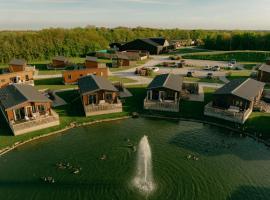 Landal Woodland Lakes，位于瑟斯克的酒店