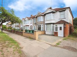 Large Coventry Stay, Family & Contractor Friendly!，位于Wyken的酒店