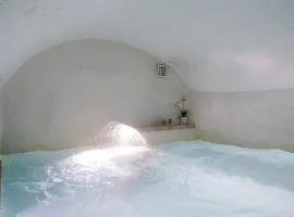Amazing Apartment Alla Corte with pool and sauna