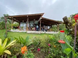 Ecolodge de Bambú en el Bosque Nublado ShantihOMe