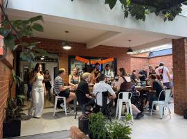 麦德林酒店，位于麦德林的青旅