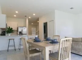 Modern Bright Home - Pool, Parks and Disney