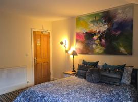 Honeymoon Suite - The Unicorn Hotel，位于拉尼德洛伊斯的酒店