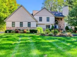 Off The Hook Spacious Home with Pool Firepit Large Yard