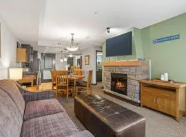 Cozy Oasis 2BR with Hot Tub and Gym 10 Mins to DT