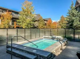 Cozy Condo With Hot Tub Gym and Underground Parking
