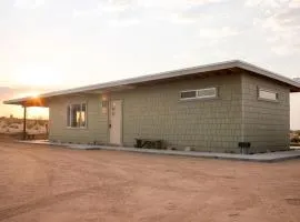 New Couples Stargazing Cowboy Tub Midcentury 1bed