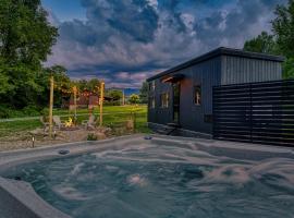 Smoky Nook Soak and Smores Getaway，位于科斯比的酒店