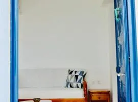 Julia's Seaside Apartment, Leivadakia Serifos