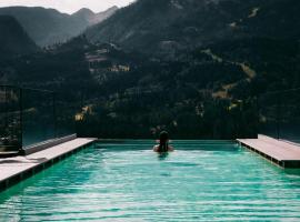 La Roccia Wellness Hotel，位于卡瓦莱塞的酒店