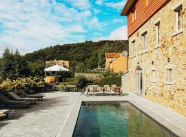 Le Chalet du Lac de Warfaaz by WelcHome，位于雅莱的木屋