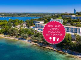 Hotel Plavi Plava Laguna，位于波雷奇的酒店