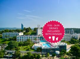 Hotel Gran Vista Plava Laguna，位于波雷奇的酒店