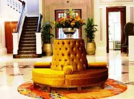 Taj Cape Town - fabulous 2 bedroom near top floor with stunning Table Mtn views