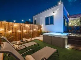 Private Suite w/HotTub, 2m Arikok Park, 3 people