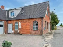 1 Bedroom Cozy Apartment In Hesselager