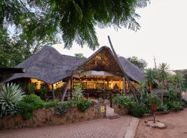 Mokolodi Backpackers，位于哈博罗内的木屋