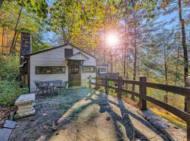 Beautiful Cabin in Nature，位于Shirley的酒店