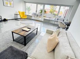 NIRO I Design Penthouse Apartment, Dachterrasse，位于魏因海姆的酒店