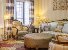 Royal Luxury Central Home with Gazebo By Toronto