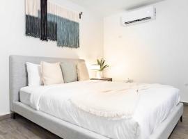 AQUA Terrazas Studio 4 - Oceanfront, Pool & Terrace Views，位于多拉多的酒店