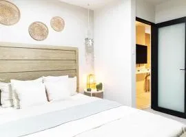 AQUA Villas Del Mar Apt 1 - 2BR Steps to Beach & Walk to Dine, Prime Location!