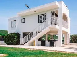 Private Pool Home Beach 15 min Drive