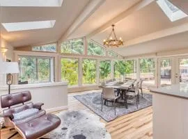 Spacious River Cabin - Hot Tub - Sleeps 8