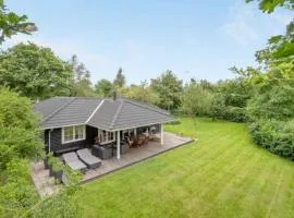 Cozy Cottage Just 300 M From Høve Beach