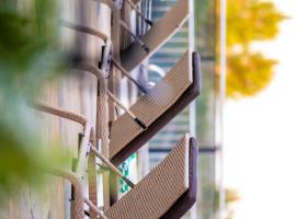 Ngolu Hotel and Residences，位于Kitui的带停车场的酒店