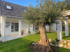 Piccola Grande Casa，位于M&aacute;traterenye的带热水浴缸的酒店