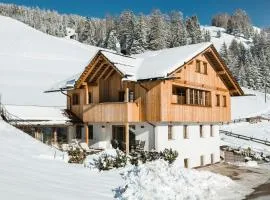 Mountain Chalet Pia
