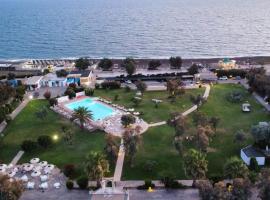 Riva di Palo Beach Hotel，位于拉迪斯波利的酒店