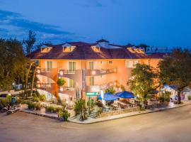 奥德修斯宫殿公寓式酒店，位于波罗斯的酒店
