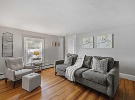 Exeter 2nd Floor 2 Bed 1 Bath- Pet Friendly，位于埃克塞特的酒店