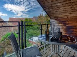 Crow's Nest - Secluded apartment with Sea Views, Crabpot Cottages, Hunstanton