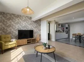 Relax Garden House by An Island Apart