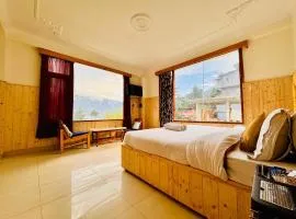 New Suraj Inn - Nestled near Hidimba Temple ! Rooftop Cafe With Hampta View ! Private Parking