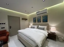 سويت بدخول ذاتي وغرفة نوم أنيقة