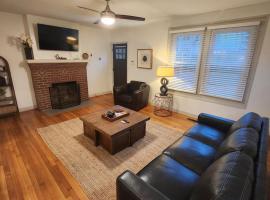 Cozy Albemarle 1 BR- EV charging，位于Albemarle的酒店