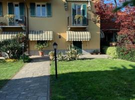 La casa di nonna Rosmi，位于萨卢佐的酒店