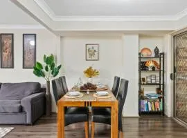 3BR Townhouse Stylish Living in Sunnybank Hills
