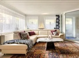 Große Helle Wohnung am Wald in Bad Saarow Nahe Grünheide und Berlin Souterrain