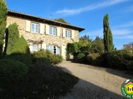 Ferme XVIe siècle rénovée avec jardin clos et WiFi - FR-1-582-119