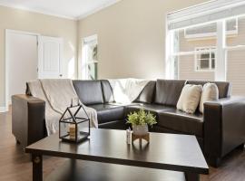 Modern Comfort and Resort Style Living Near CU，位于Central的酒店
