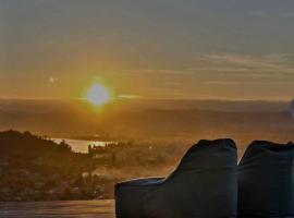 Stunning Sunsets & Views at Wonderful Wainui，位于吉斯伯恩的宠物友好酒店