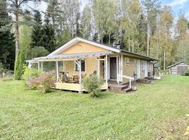 Sopiva Mökki Lähellä Tuurin Kyläkauppaa，位于阿拉武斯的酒店