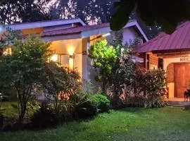 ACACIA'S Cottages with Starlink Wifi