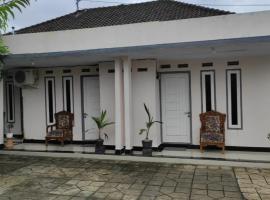 Astiti Ayu Kost Bagirati 1，位于Cakranegara的酒店